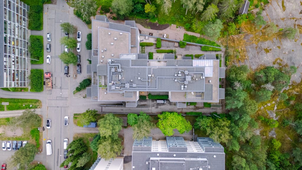 As. Oy Helsingin Veijarivuorenpuiston lämmöntalteenotto(LTO-)järjestelmä ilmakuvassa