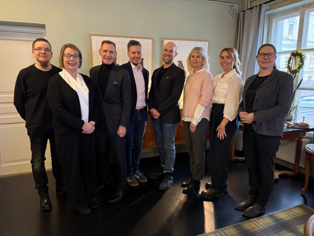 Kuvassa Yhteiskunnallinen Yritys -merkkitoimikunta