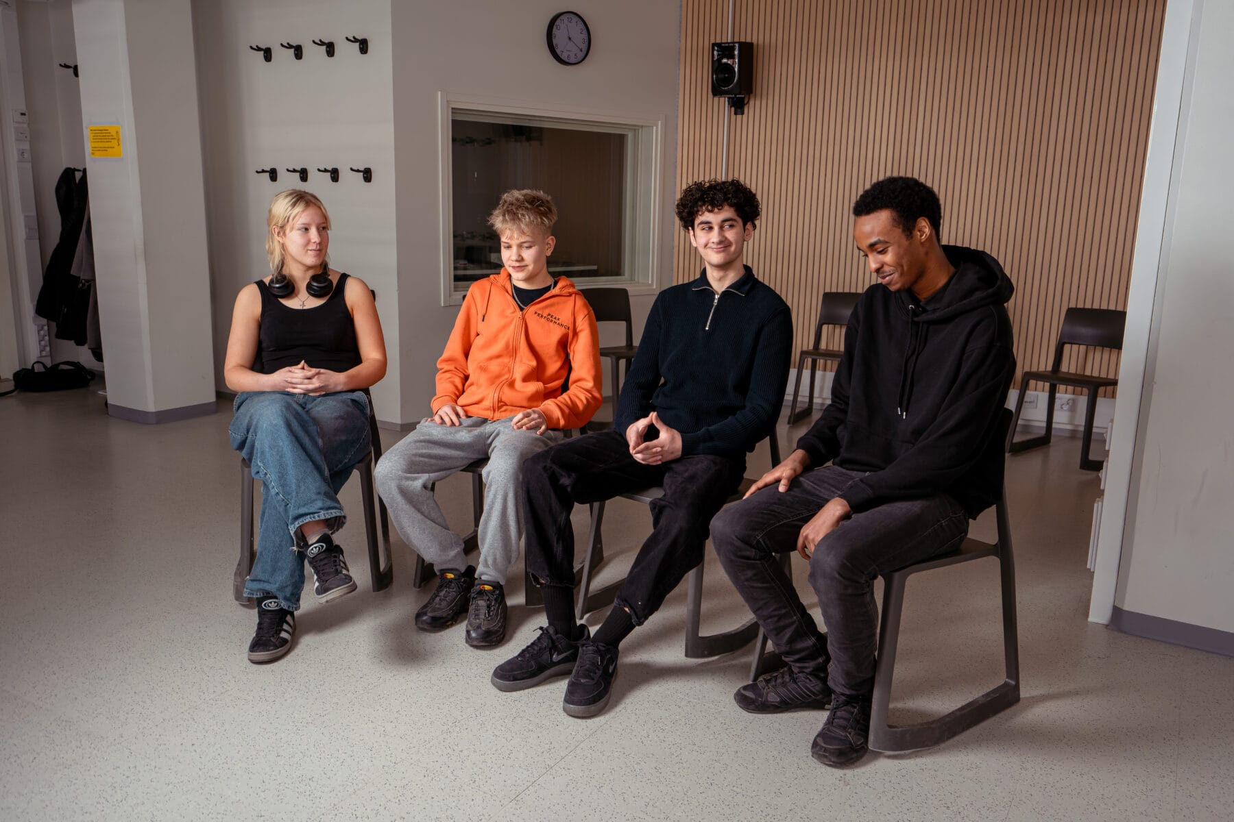 Kuvassa nuoria Nollatilanne-kampanjasta.